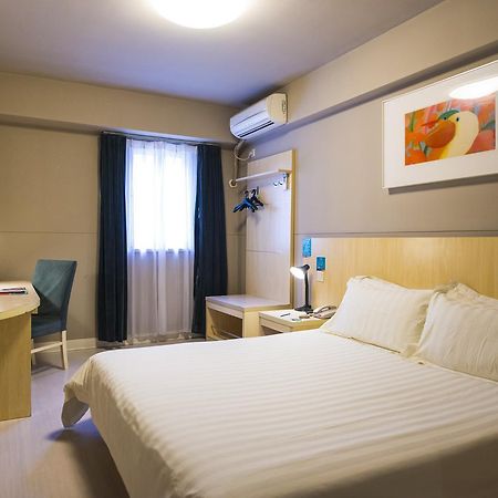 Magnolia Business Hotel Xining Railway Station Grand Cross Mojia Street Exterior photo