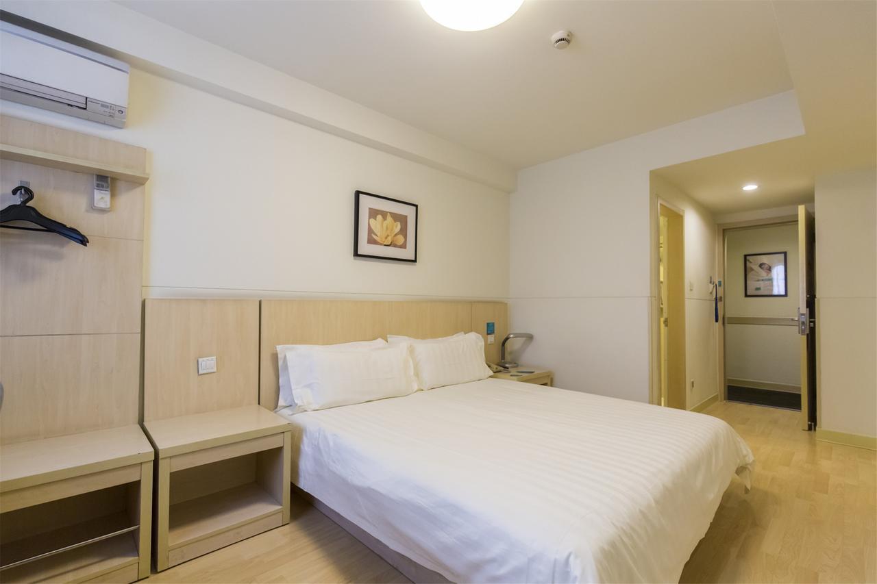 Magnolia Business Hotel Xining Railway Station Grand Cross Mojia Street Exterior photo