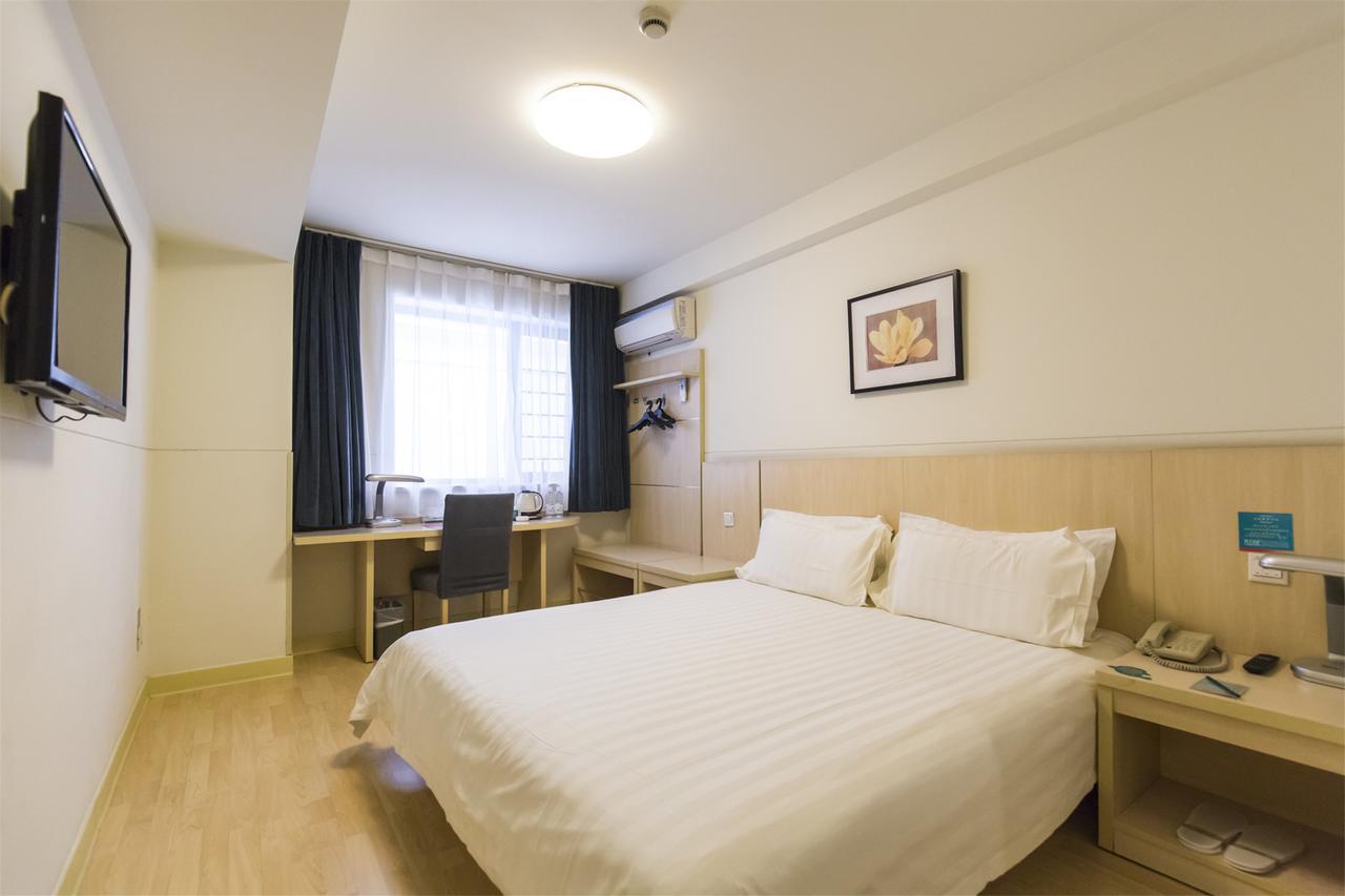 Magnolia Business Hotel Xining Railway Station Grand Cross Mojia Street Exterior photo