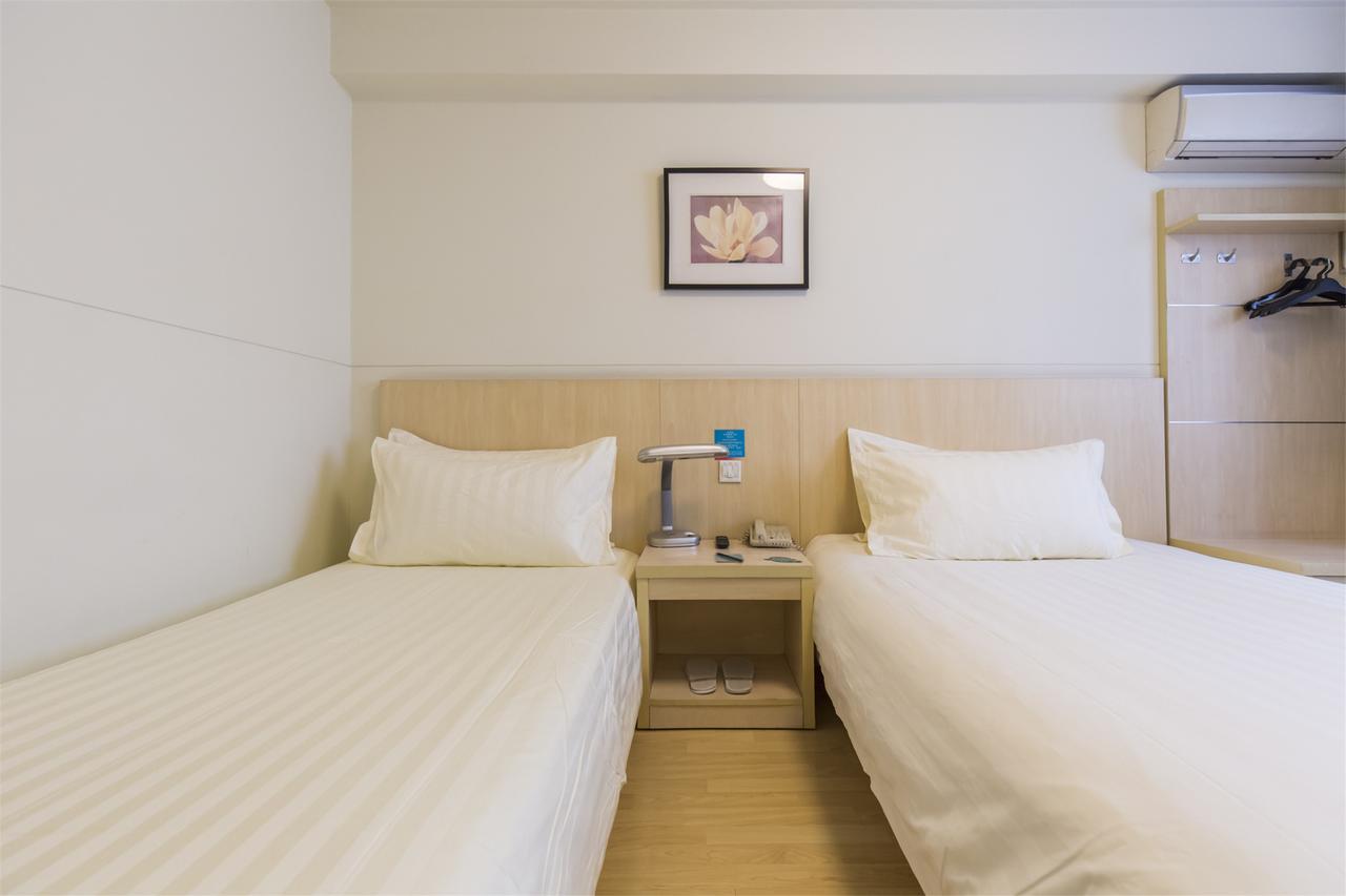 Magnolia Business Hotel Xining Railway Station Grand Cross Mojia Street Exterior photo